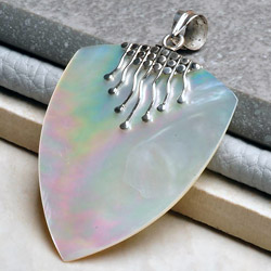 Перламутр – камень, свойства которого зависят от климата